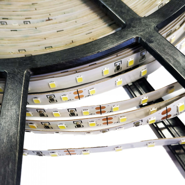 00-372 Светодиодная лента 24В, 8,6Вт/м, smd2835, 84д/м, IP20, 1000Лм/м, ширина подложки 8мм, 30м, т/б, 3000К.