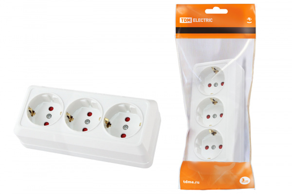 Розетка 3-х местная горизонтальная 2П+3 открытой установки IP20 16A с з/ш белая "Ладога" TDM